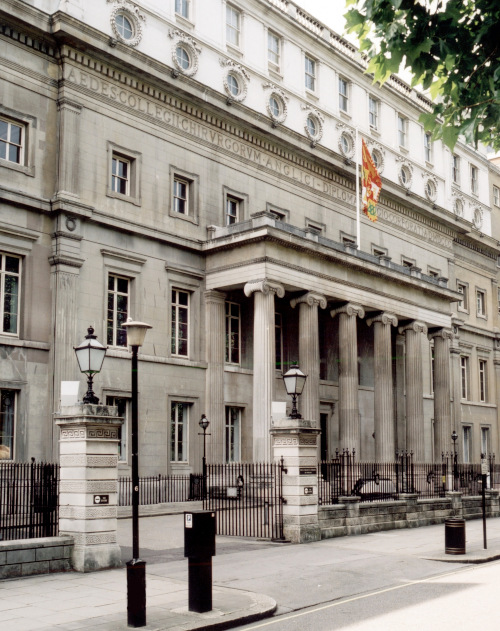 Photograph showing the exterior of the Royal College of Surgeons of England